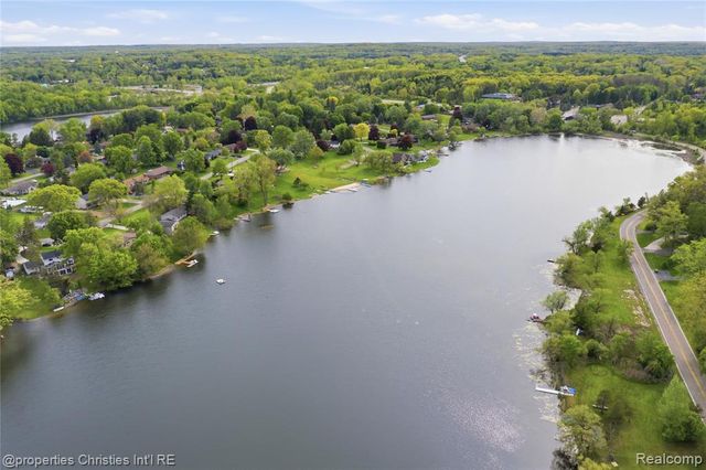 6672 Seth Court, Clarkston, MI 48348