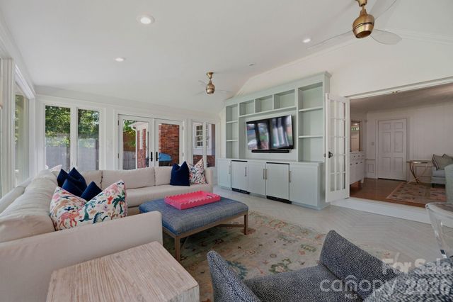 3901 Severn Avenue, Charlotte, NC 28210