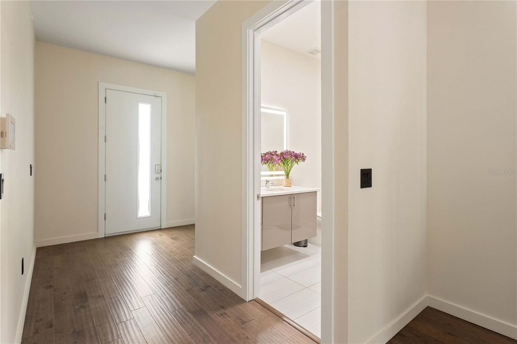 Image 27 of property listing at 3207 W PAUL AVENUE, Tampa, FL 33611
