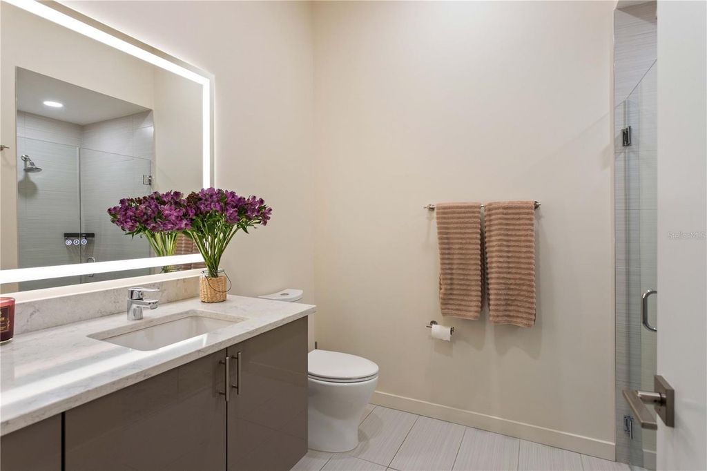 Image 28 of property listing at 3207 W PAUL AVENUE, Tampa, FL 33611