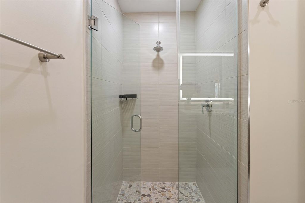 Image 29 of property listing at 3207 W PAUL AVENUE, Tampa, FL 33611