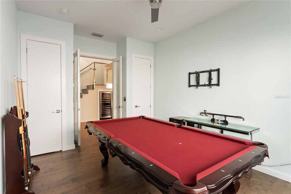 Image 31 of property listing at 3207 W PAUL AVENUE, Tampa, FL 33611