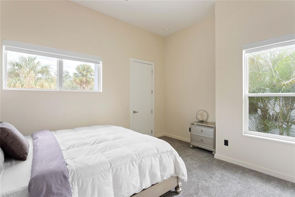 Image 45 of property listing at 3207 W PAUL AVENUE, Tampa, FL 33611