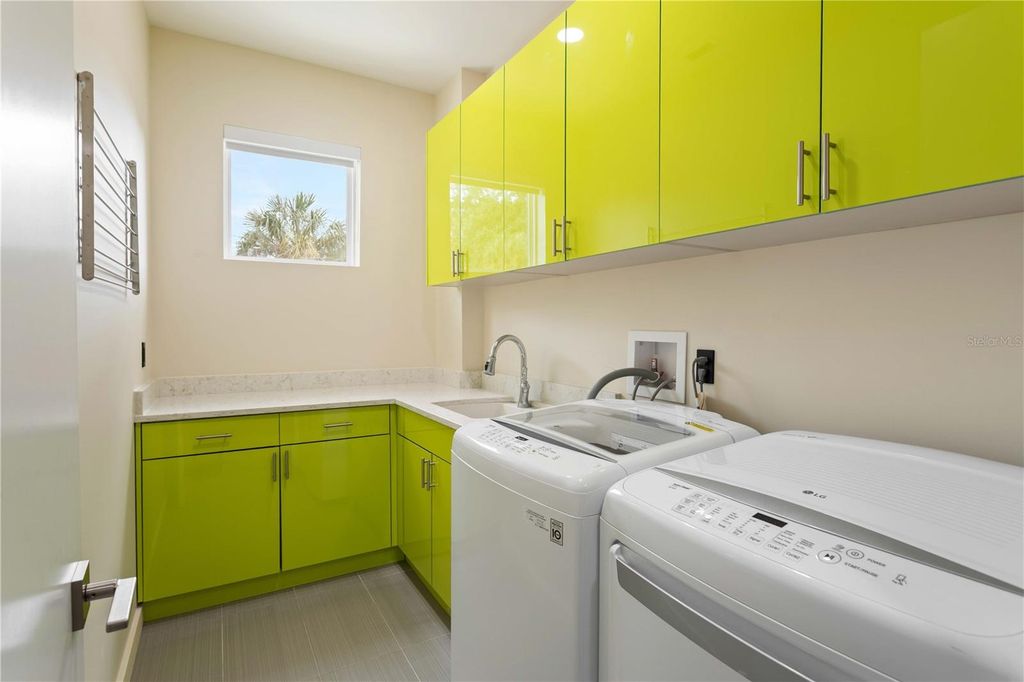 Image 47 of property listing at 3207 W PAUL AVENUE, Tampa, FL 33611
