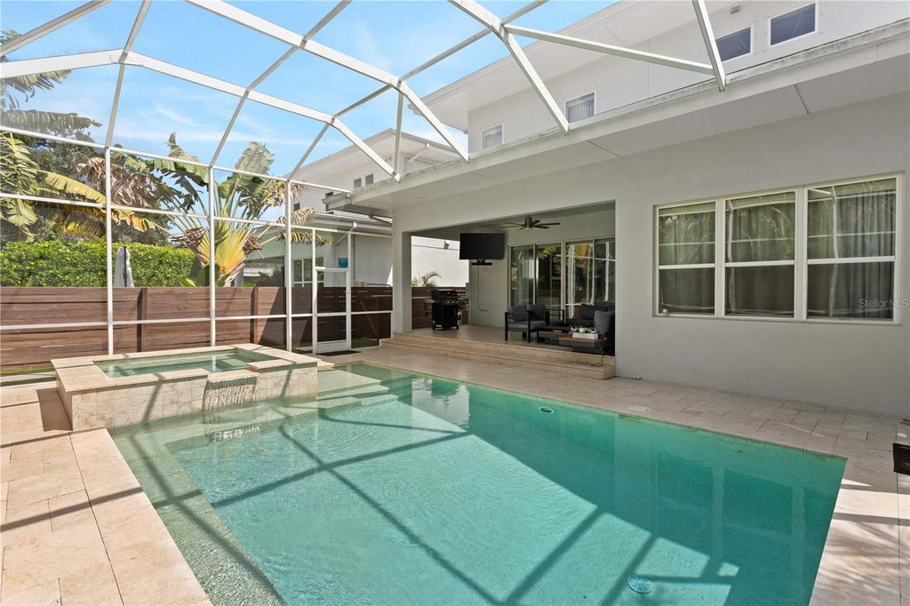 Image 52 of property listing at 3207 W PAUL AVENUE, Tampa, FL 33611
