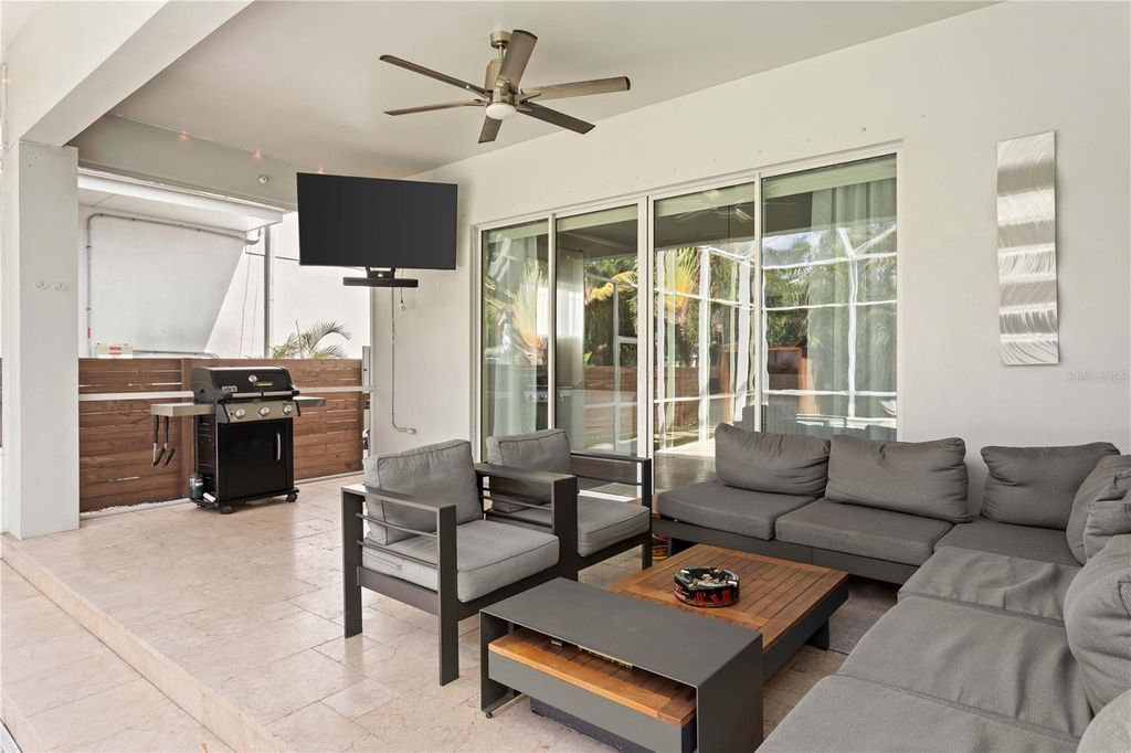 Image 54 of property listing at 3207 W PAUL AVENUE, Tampa, FL 33611