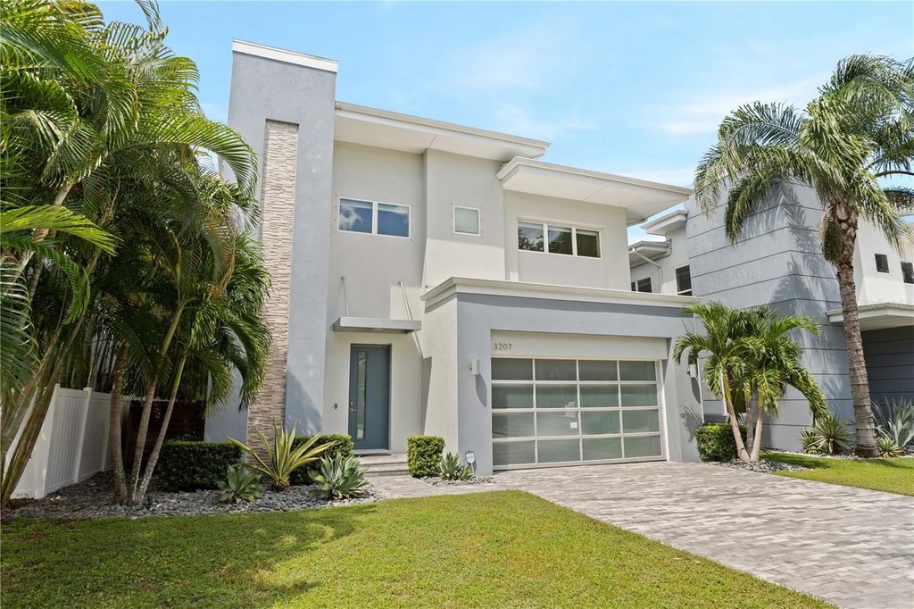 Image 65 of property listing at 3207 W PAUL AVENUE, Tampa, FL 33611
