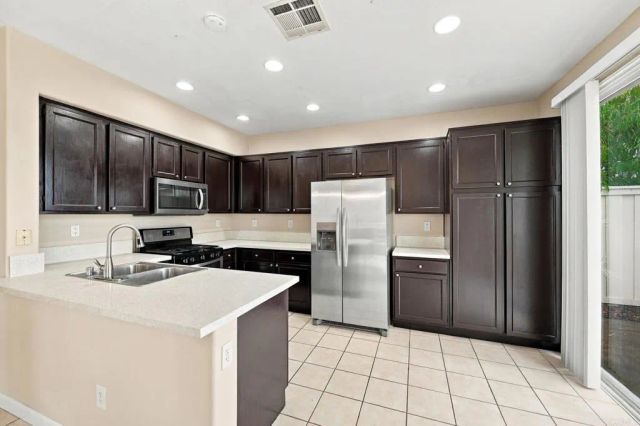 11595 Compass Dr Drive North 8, San Diego, CA 92126