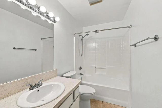 11595 Compass Dr Drive North 8, San Diego, CA 92126
