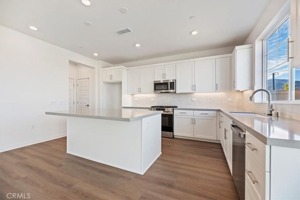 3730 Crossen Drive, Corona, CA 92883