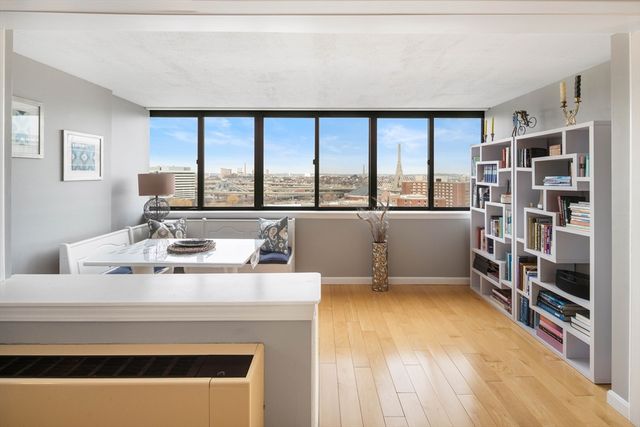 8 Whittier Pl 16B, Boston, MA 02114