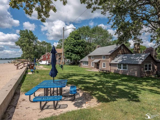 3498 Iroquois Trail, Monroe, MI 48162