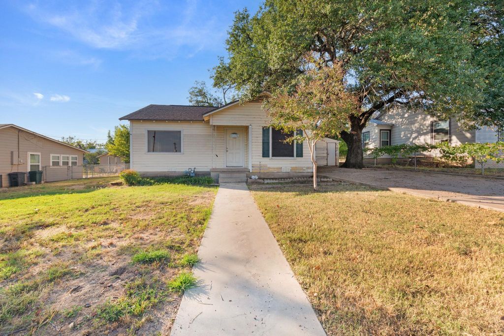 18 Del Norte ST, Lampasas, TX 76550
