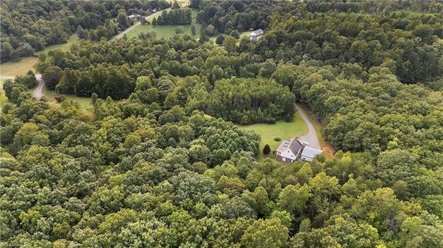 109 E Norman Road, Mount Airy, NC 27030
