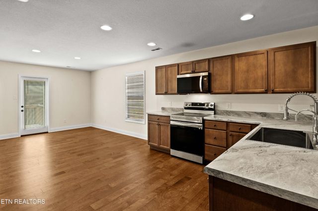 8021 Poplar Grove Lane, Powell, TN 37849