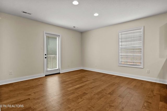 8021 Poplar Grove Lane, Powell, TN 37849