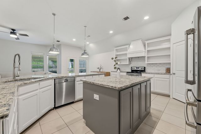 505 Inwood Street, Benbrook, TX 76126