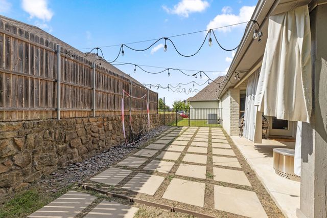 505 Inwood Street, Benbrook, TX 76126