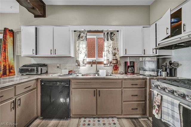 3255 W 115th Street, Cleveland, OH 44111