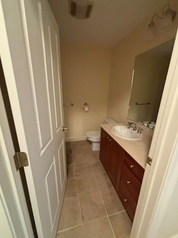 350 Greene St 305, North Andover, MA 01845