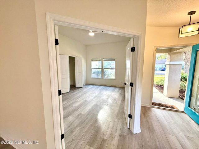 897 COLLINSWOOD Drive, Jacksonville, FL 32225