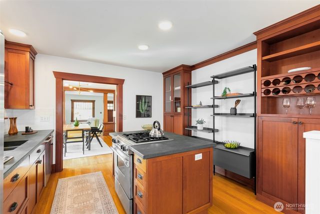 3240 35th Avenue S, Seattle, WA 98144
