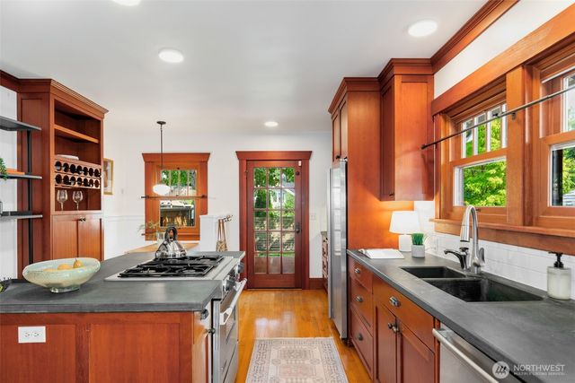 3240 35th Avenue S, Seattle, WA 98144