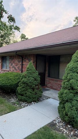 23062 Harrington Street, Clinton Township, MI 48036