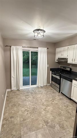 23062 Harrington Street, Clinton Township, MI 48036