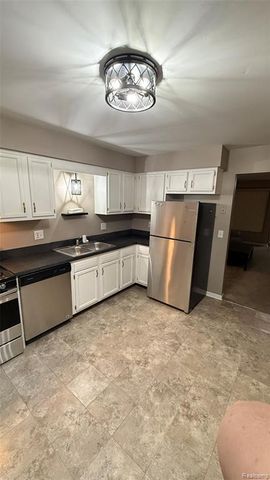23062 Harrington Street, Clinton Township, MI 48036