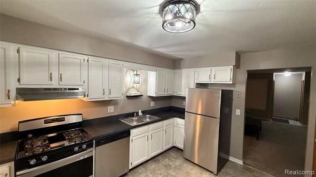 23062 Harrington Street, Clinton Township, MI 48036