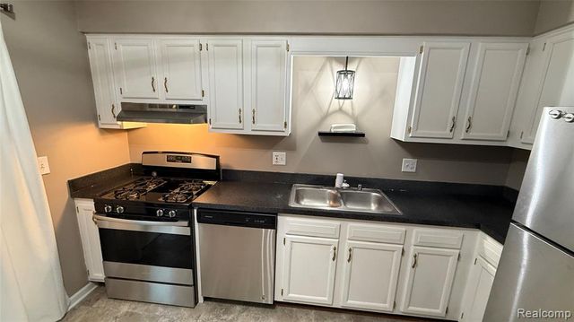 23062 Harrington Street, Clinton Township, MI 48036
