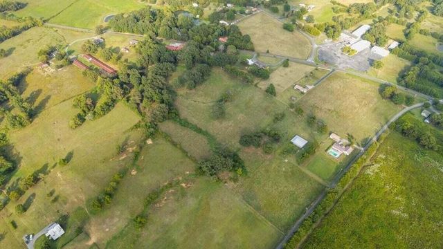 000 Moore Road NW, Charleston, TN 37310