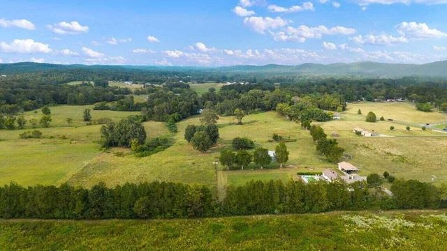 000 Moore Road NW, Charleston, TN 37310