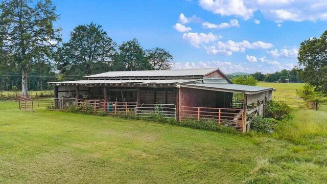 000 Moore Road NW, Charleston, TN 37310