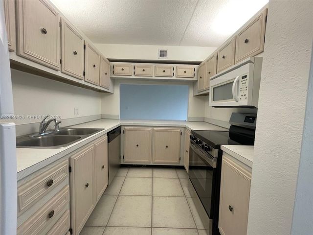 9441 Live Oak Place 209, Davie, FL 33324