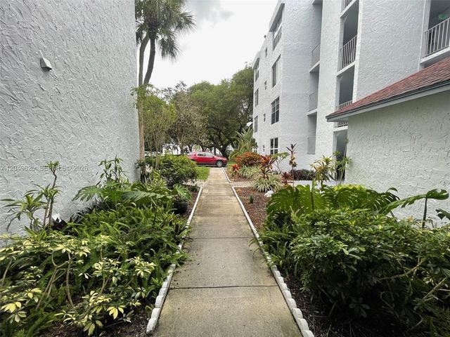 9441 Live Oak Place 209, Davie, FL 33324