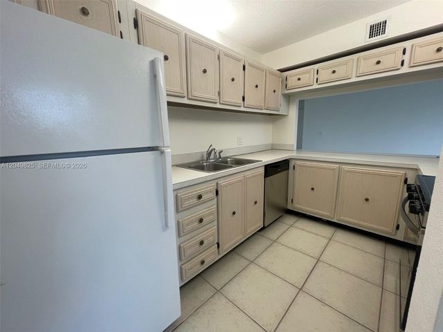 9441 Live Oak Place 209, Davie, FL 33324
