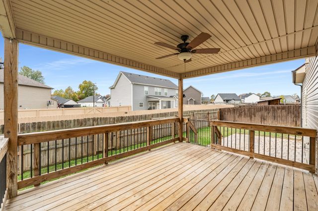 518 Latham Ct, Clarksville, TN 37043