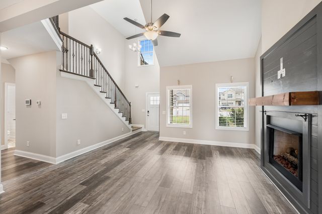 518 Latham Ct, Clarksville, TN 37043