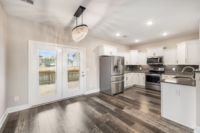518 Latham Ct, Clarksville, TN 37043