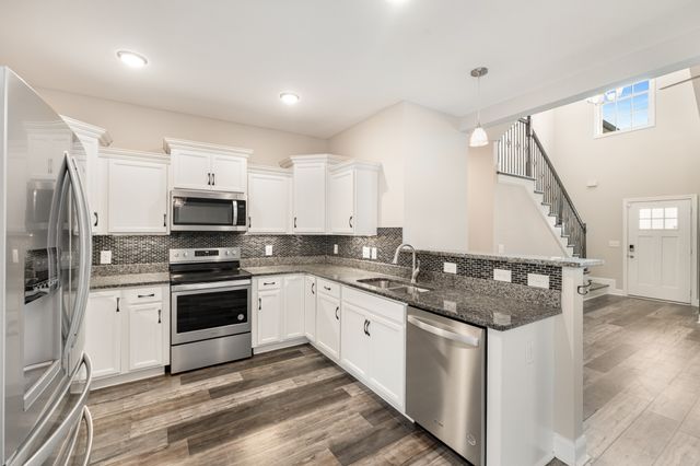 518 Latham Ct, Clarksville, TN 37043