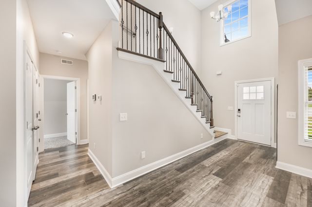 518 Latham Ct, Clarksville, TN 37043