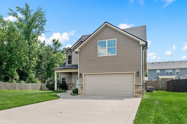 518 Latham Ct, Clarksville, TN 37043