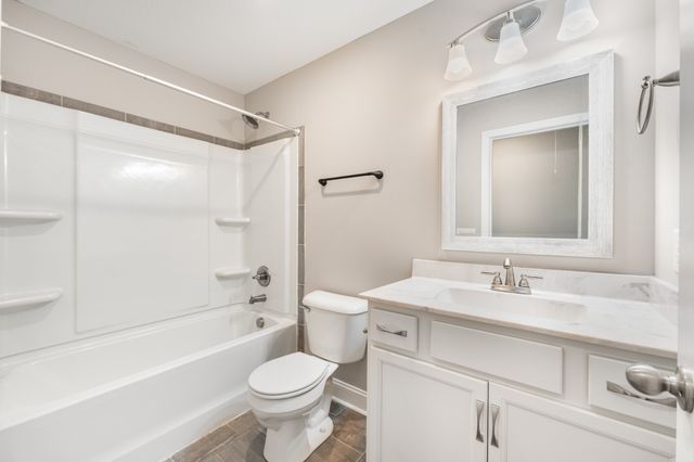 518 Latham Ct, Clarksville, TN 37043