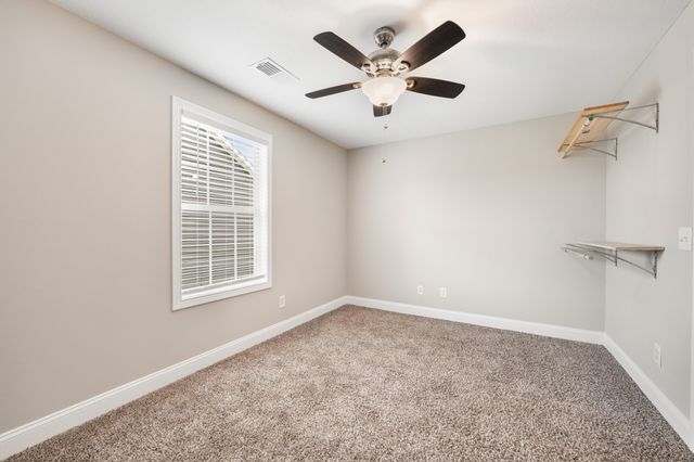 518 Latham Ct, Clarksville, TN 37043