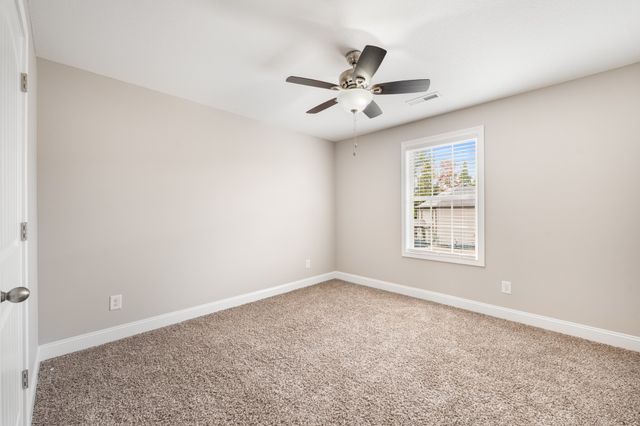 518 Latham Ct, Clarksville, TN 37043