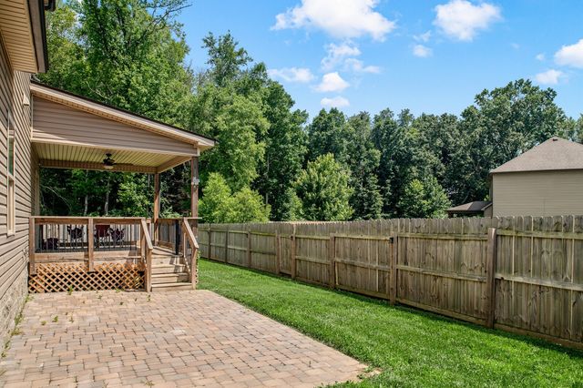 518 Latham Ct, Clarksville, TN 37043
