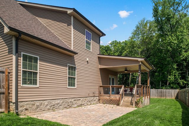 518 Latham Ct, Clarksville, TN 37043