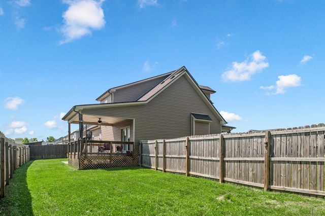 518 Latham Ct, Clarksville, TN 37043